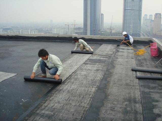 CHỐNG THẤM MÁI NHÀ TRONG MÙA BÃO VỀ