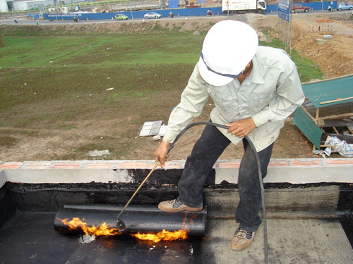 Thi công chống thấm màng bitum bằng khò nóng